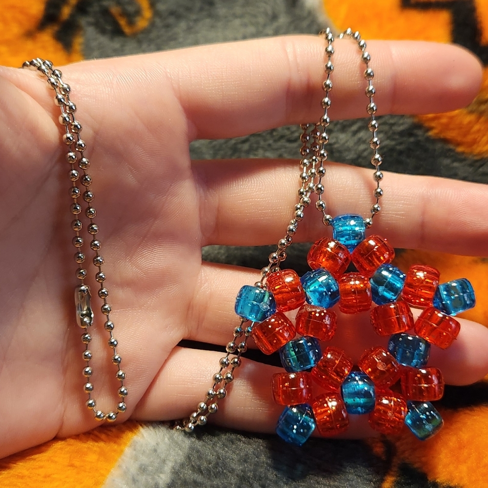 Glitter star necklace - Picture 2 of 4